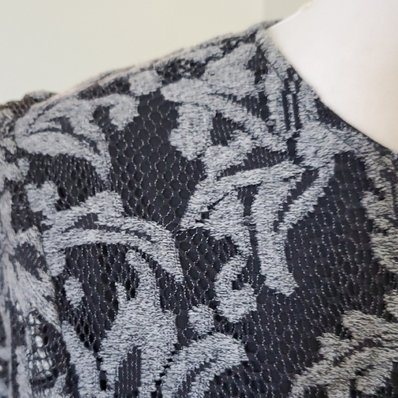 Ann Taylor Elegant Black and Gray Floral Women's Top - Picture 6 of 15